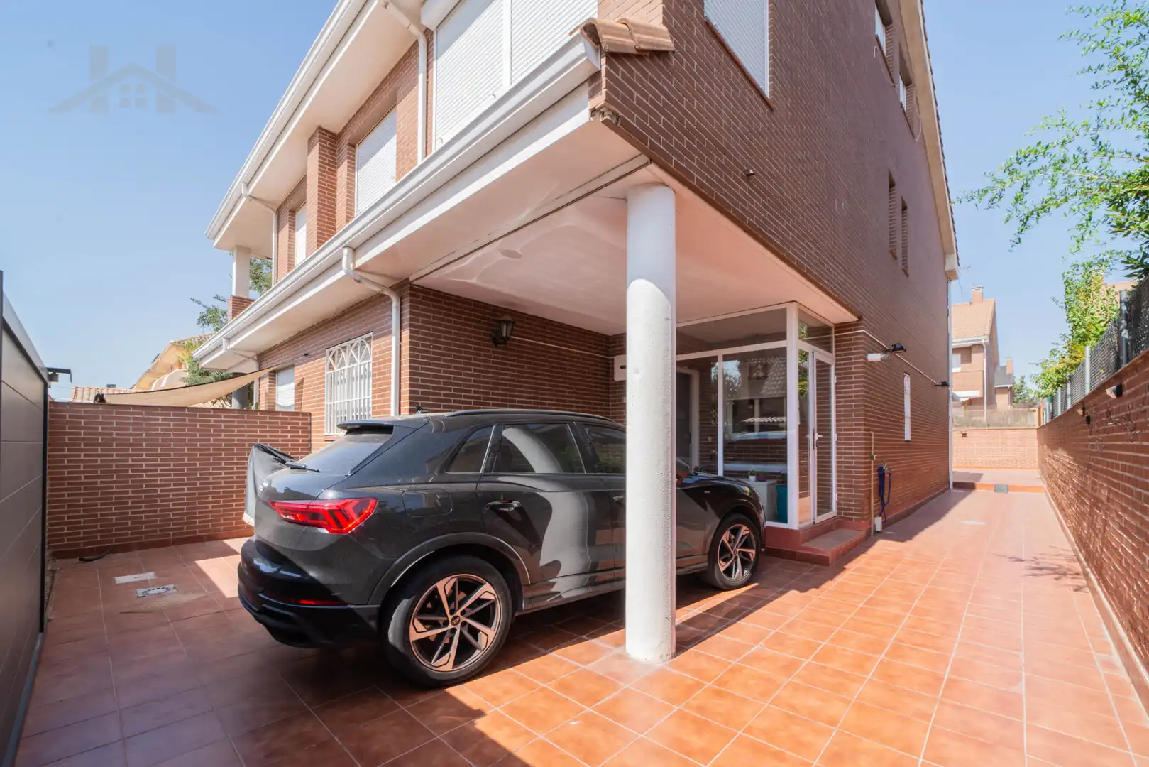 Vista exterior de Casa adosada en venta en Parla con Calefacción y Terraza