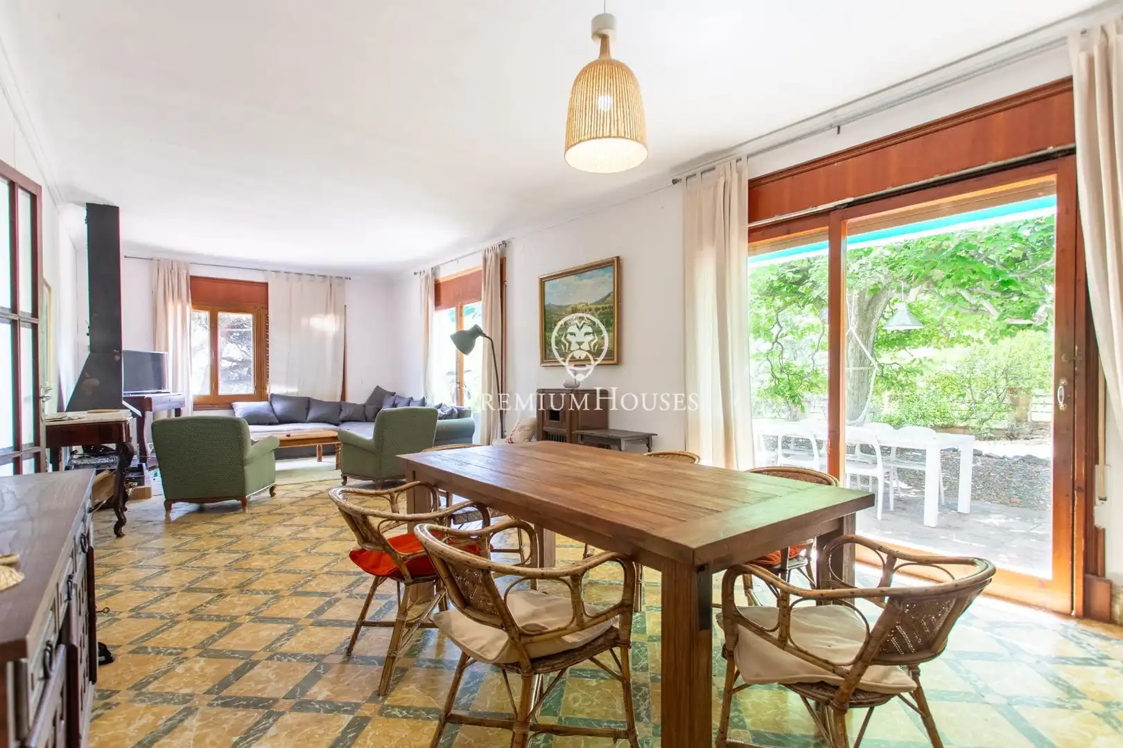 Sala d'estar de Finca rústica en venda en Alella amb Calefacció, Jardí privat i Terrassa