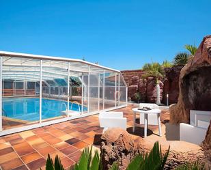 Piscina de Casa adosada en venda en Yaiza amb Aire condicionat, Terrassa i Piscina