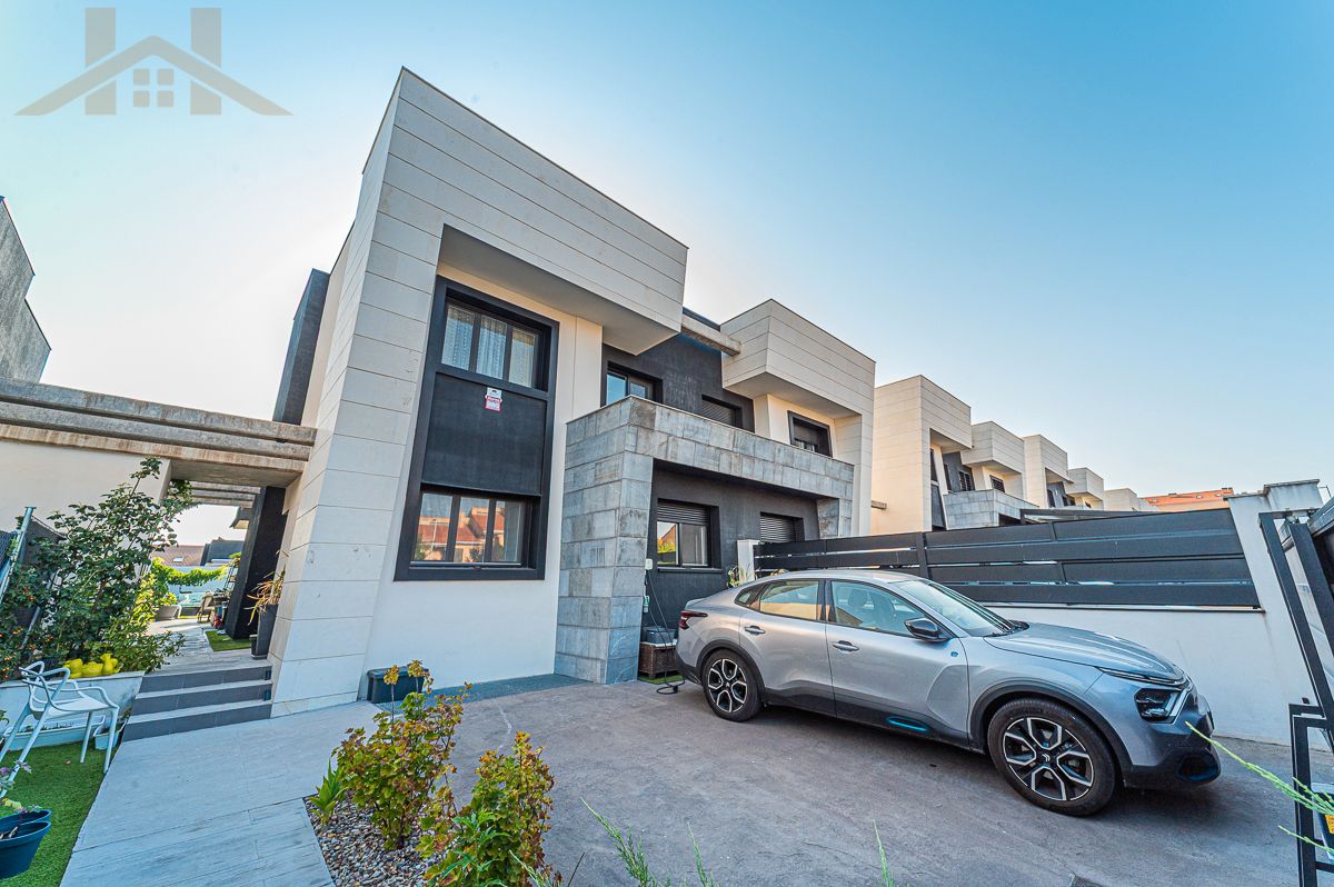 Vista exterior de Casa o chalet en venta en Navalcarnero con Calefacción, Jardín privado y Terraza