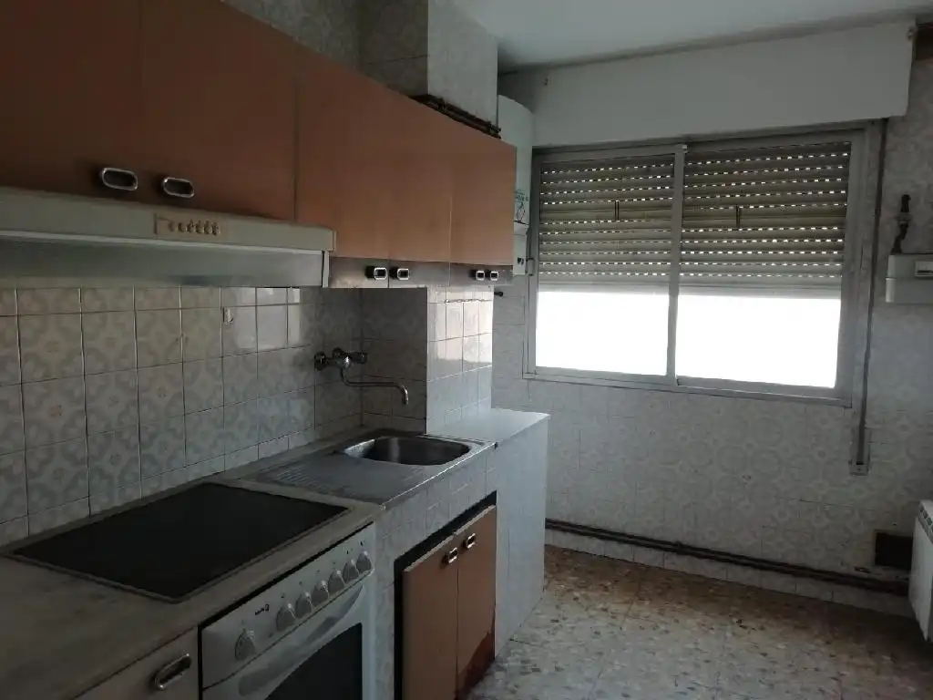Cuina de Pis en venda en Ponferrada amb Calefacció, Terrassa i Traster