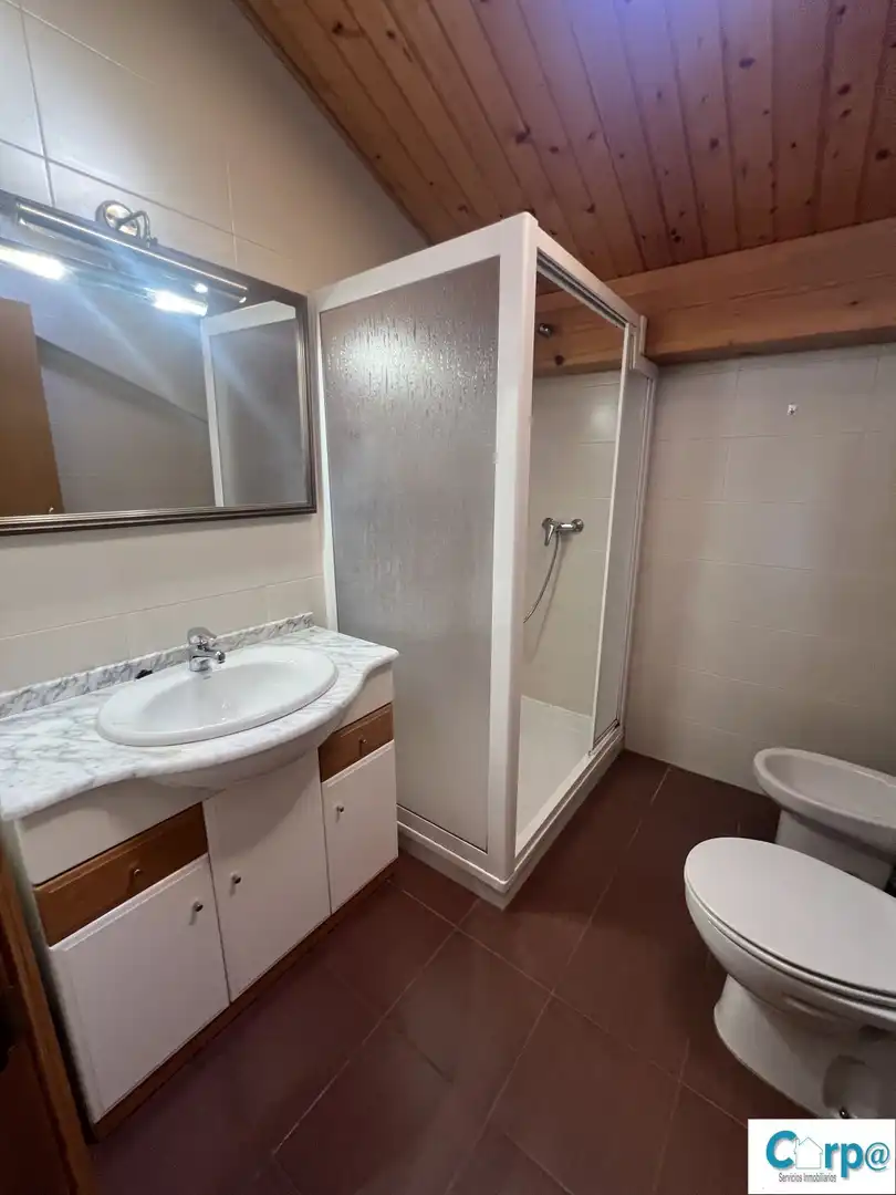 Bathroom of Flat for rent in Puente la Reina / Gares  with Heating, Parquet flooring and Balcony
