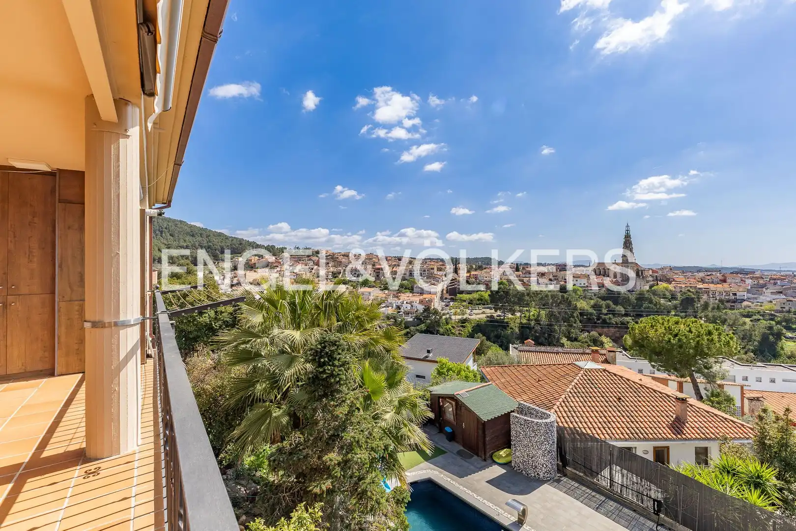 Vista exterior de Casa o xalet en venda en Castellar del Vallès amb Aire condicionat, Calefacció i Jardí privat