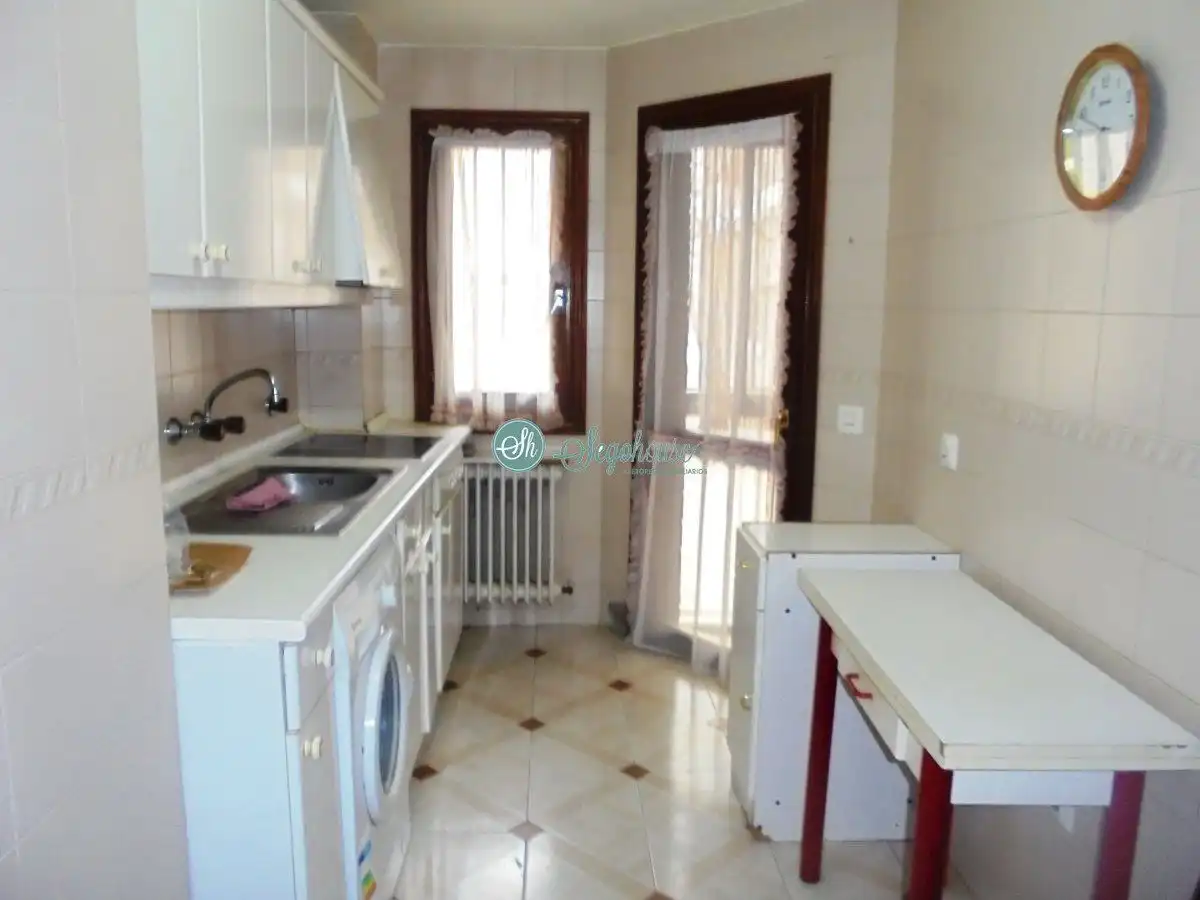 Cocina de Piso en venta en Segovia con Calefacción, Parquet y Trastero