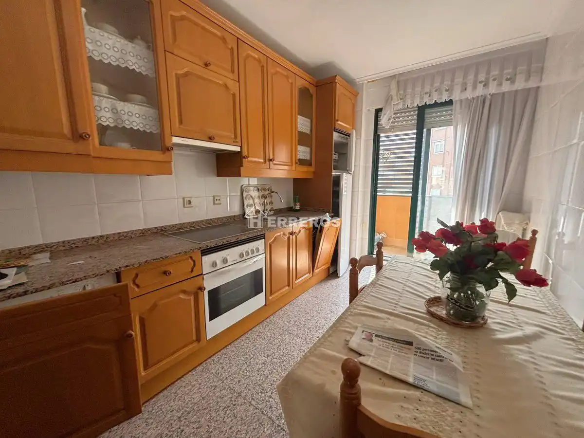 Cocina de Piso en venta en  Logroño con Calefacción, Terraza y Trastero