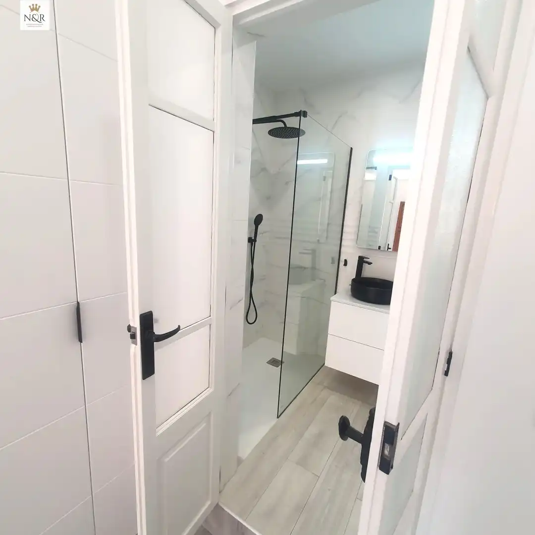 Badezimmer von Wohnung zum Verkauf in  Palma de Mallorca mit Klimaanlage und Balkon