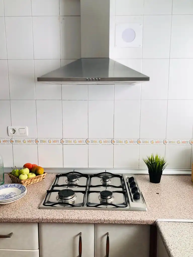 Cuina de Pis de lloguer en Granada amb Calefacció, Terrassa i Moblat
