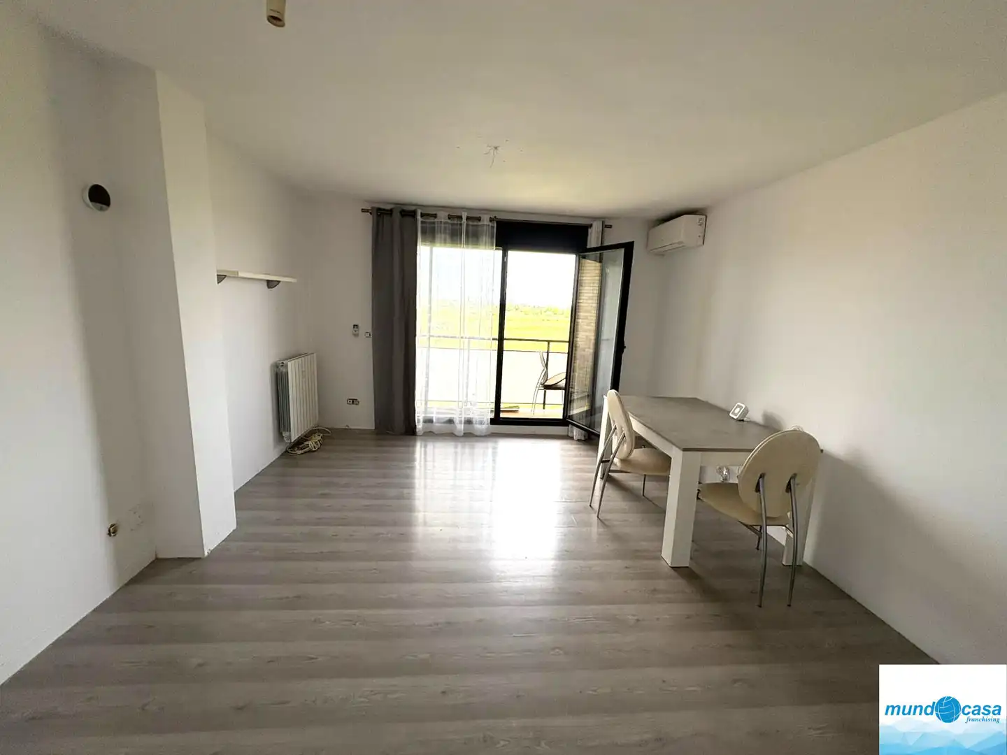 Balcony of Flat for sale in Pinseque  with Air Conditioner, Heating and Terrace