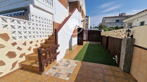 Se vende precioso apartamento con piscina privada en Urbanizacion Mediterraneo en Cambrils.