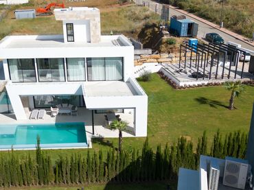 Villa avec balcon à vendre à Calle Villa Borghese 1
