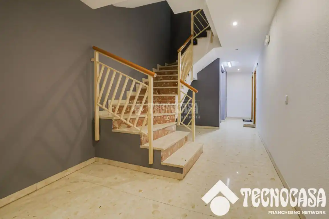 Piso en venta en Santa Coloma de Gramenet con Calefacción y Terraza