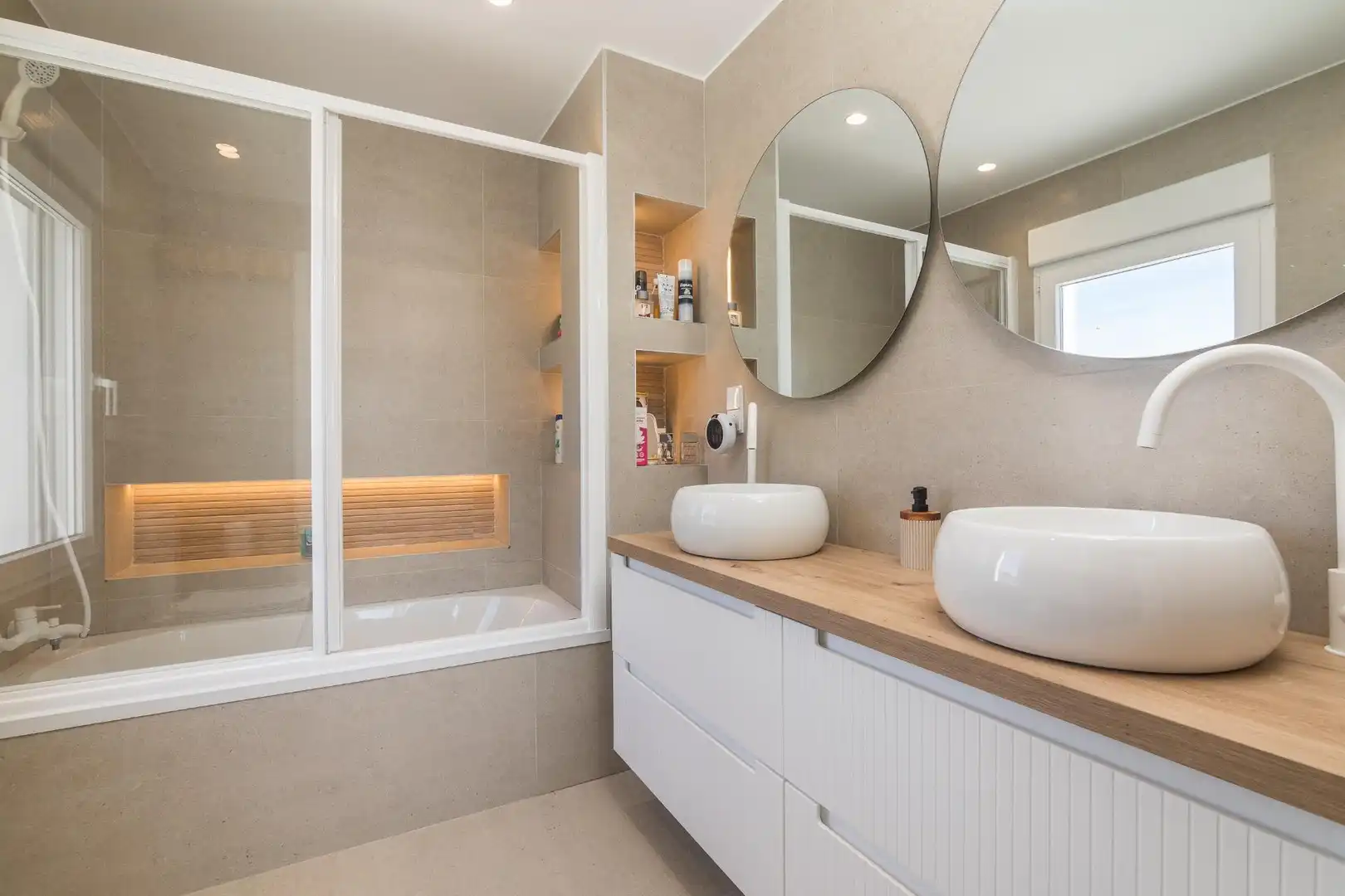Bathroom of Houses for sale in Elche / Elx  with Air Conditioner, Private garden and Terrace