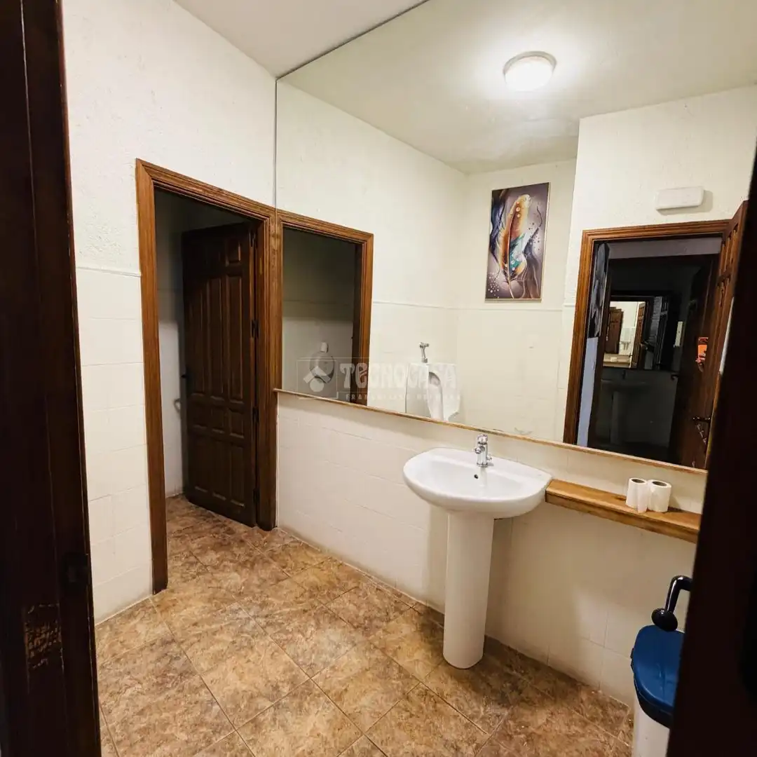 Bathroom of Commercial properties for sale in Villaconejos  with Air Conditioner