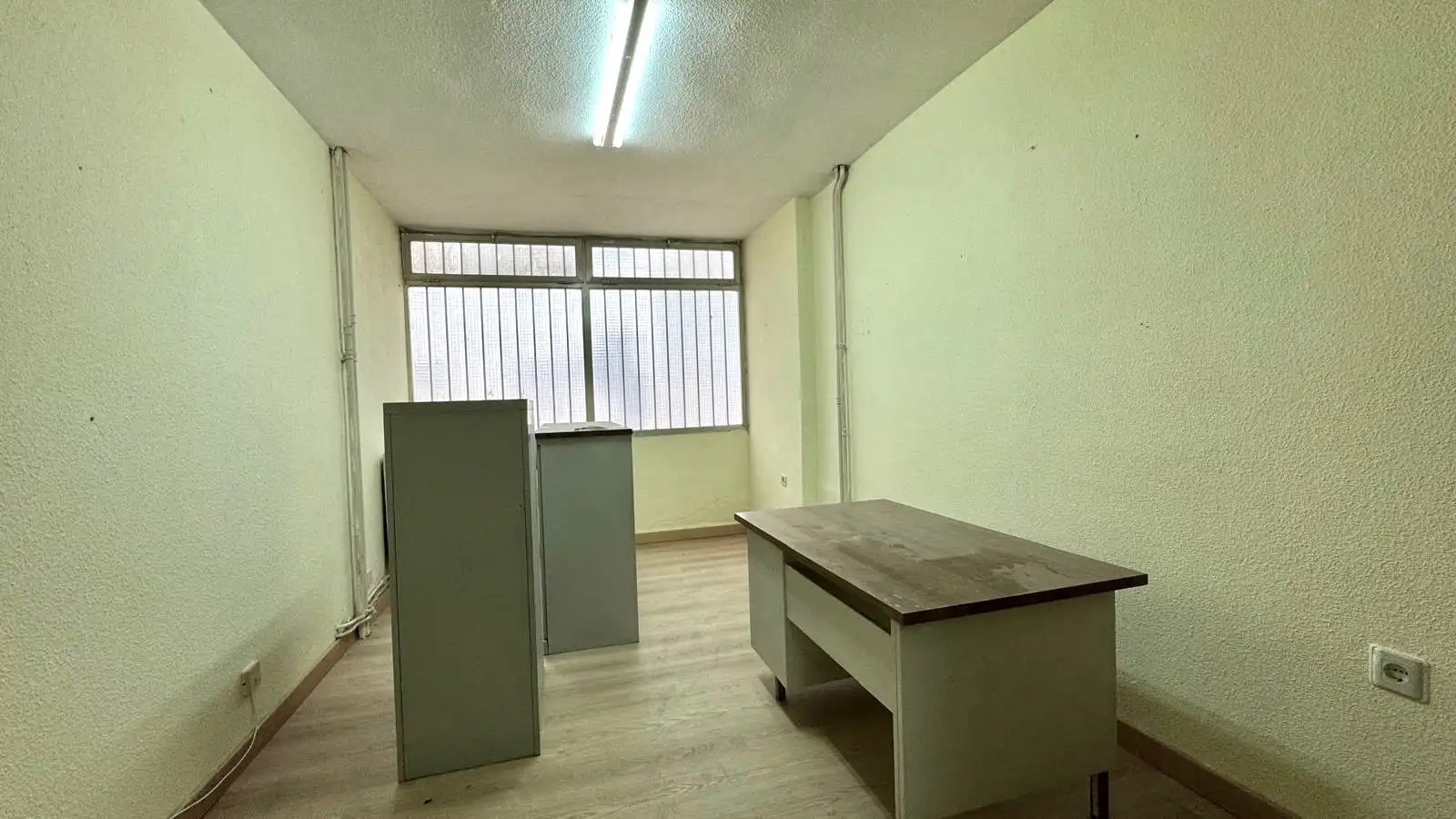 Büro zum Verkauf in Cáceres mit Klimaanlage und Heizung