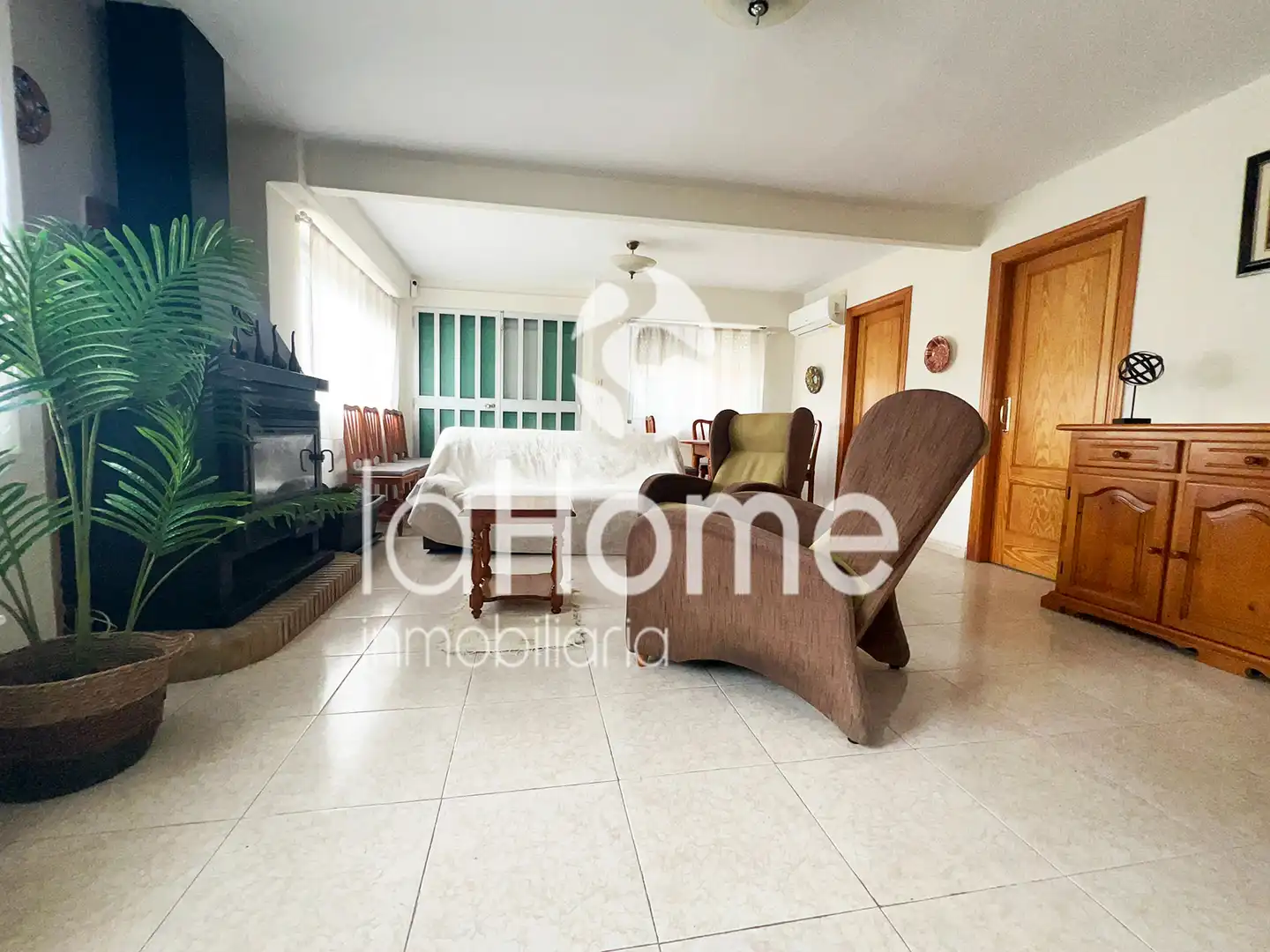 Sala d'estar de Casa o xalet en venda en Paterna amb Aire condicionat, Jardí privat i Terrassa