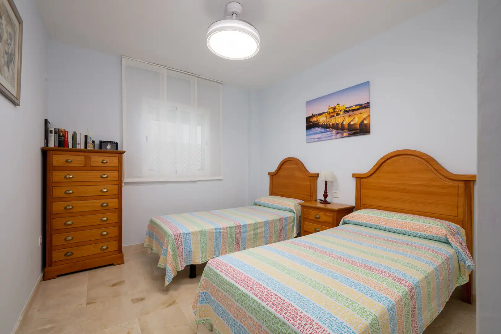 Schlafzimmer von Dachboden zum Verkauf in Estepona mit Klimaanlage, Heizung und Terrasse