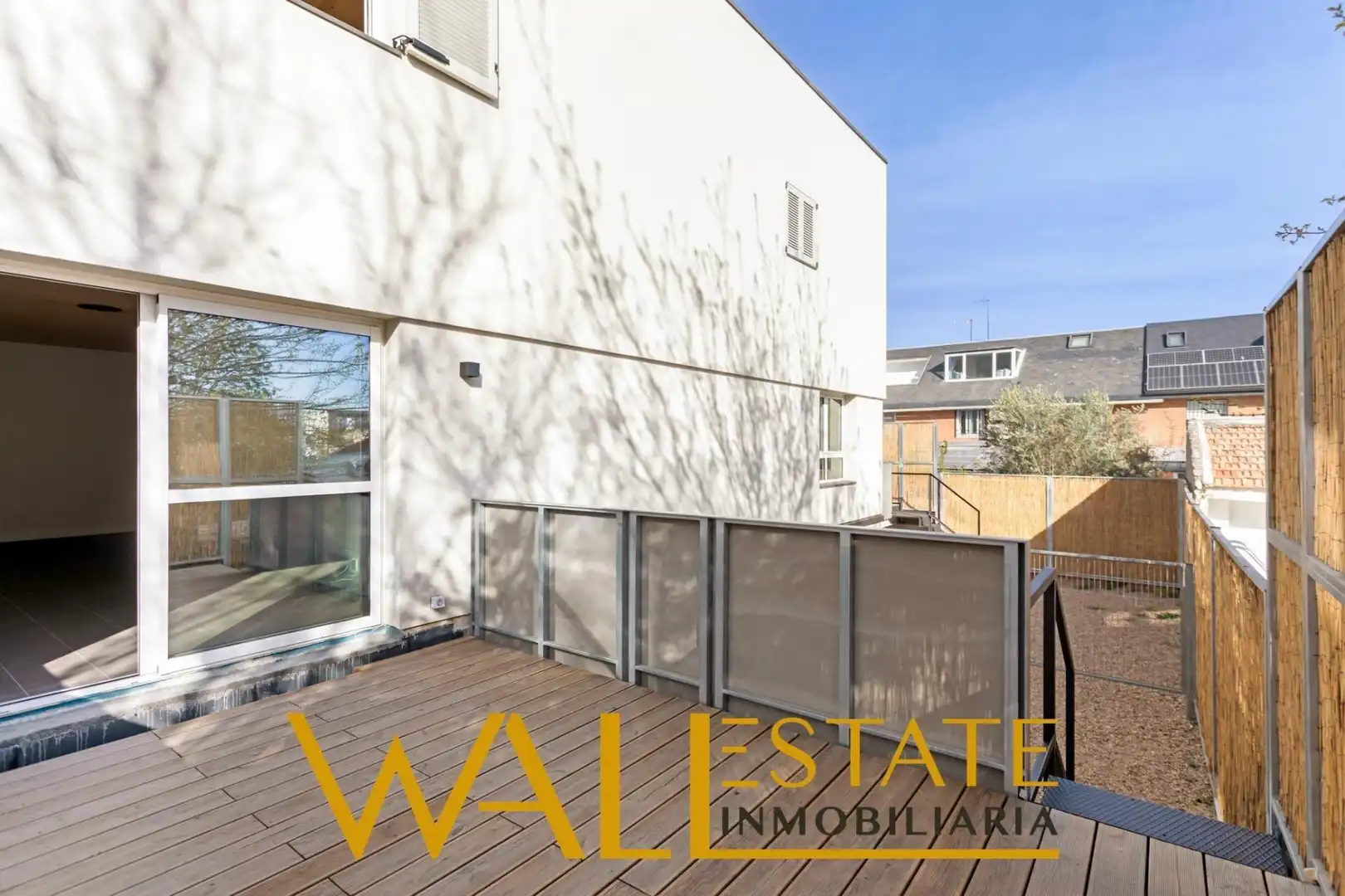 Vista exterior de Casa o xalet en venda en Madrid amb Calefacció, Jardí privat i Terrassa