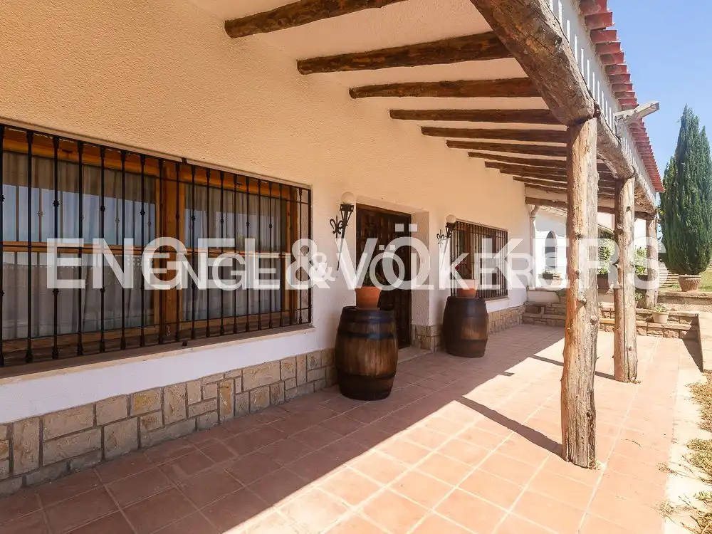 Casa rústica con piscina en venta en Requena, imagen 9