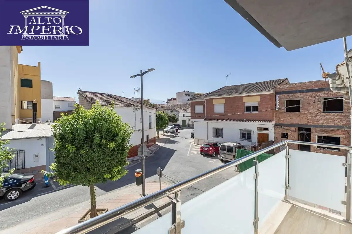 Vista exterior de Casa adosada en venda en Churriana de la Vega amb Aire condicionat
