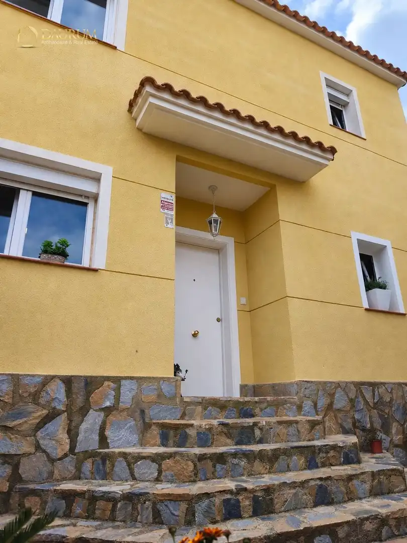 Vista exterior de Casa o chalet en venta en La Nucia con Aire acondicionado, Terraza y Trastero