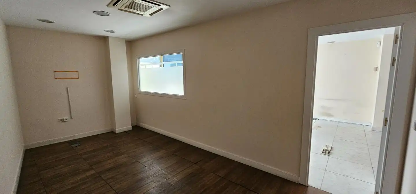 Commercial properties for sale in Avenida del Pinar, Parque Lisboa - La Paz