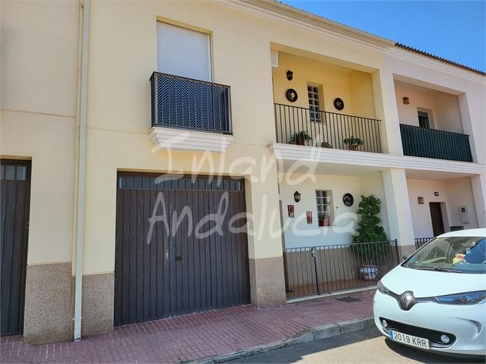 Vista exterior de Casa adosada en venda en Humilladero amb Aire condicionat