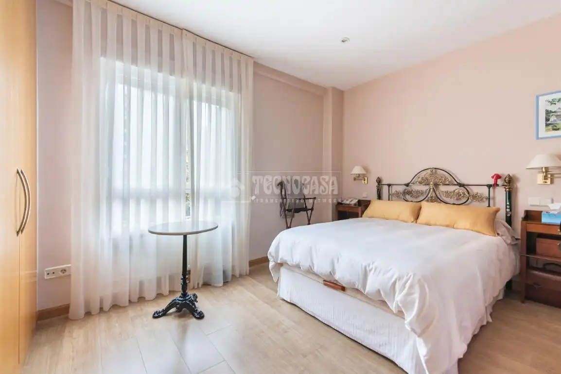 Bedroom of Flat for sale in Madrid  with Air Conditioner, Heating and Parquet flooring