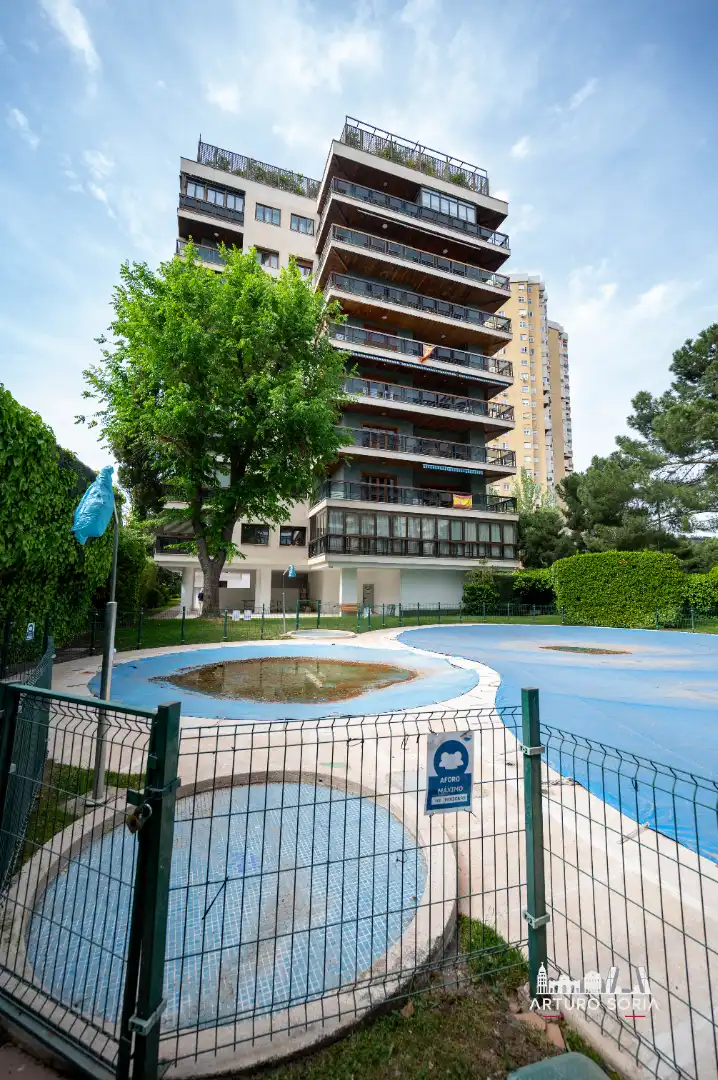 Vista exterior de Piso de alquiler en Madrid con Aire acondicionado y Piscina comunitaria