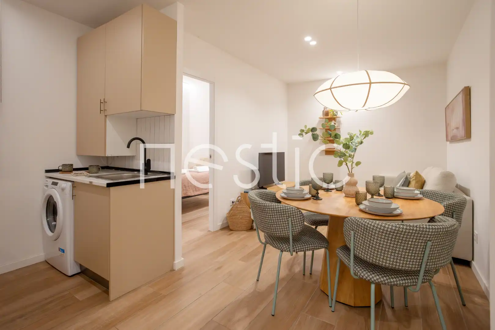 Dormitori de Apartament de lloguer en Madrid amb Aire condicionat, Calefacció i Moblat