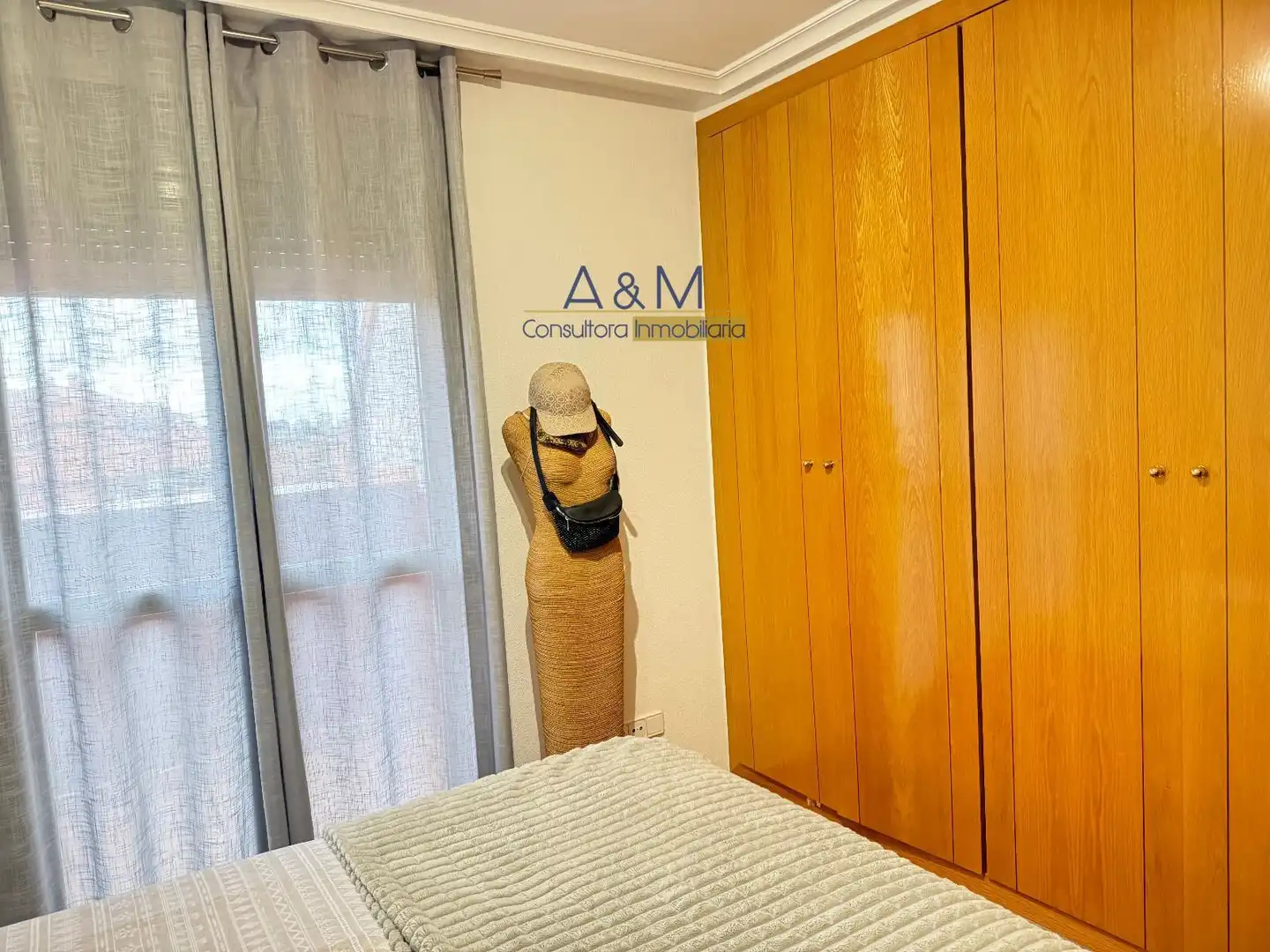 Habitación de Ático en venta en Valladolid con Calefacción, Parquet y Terraza