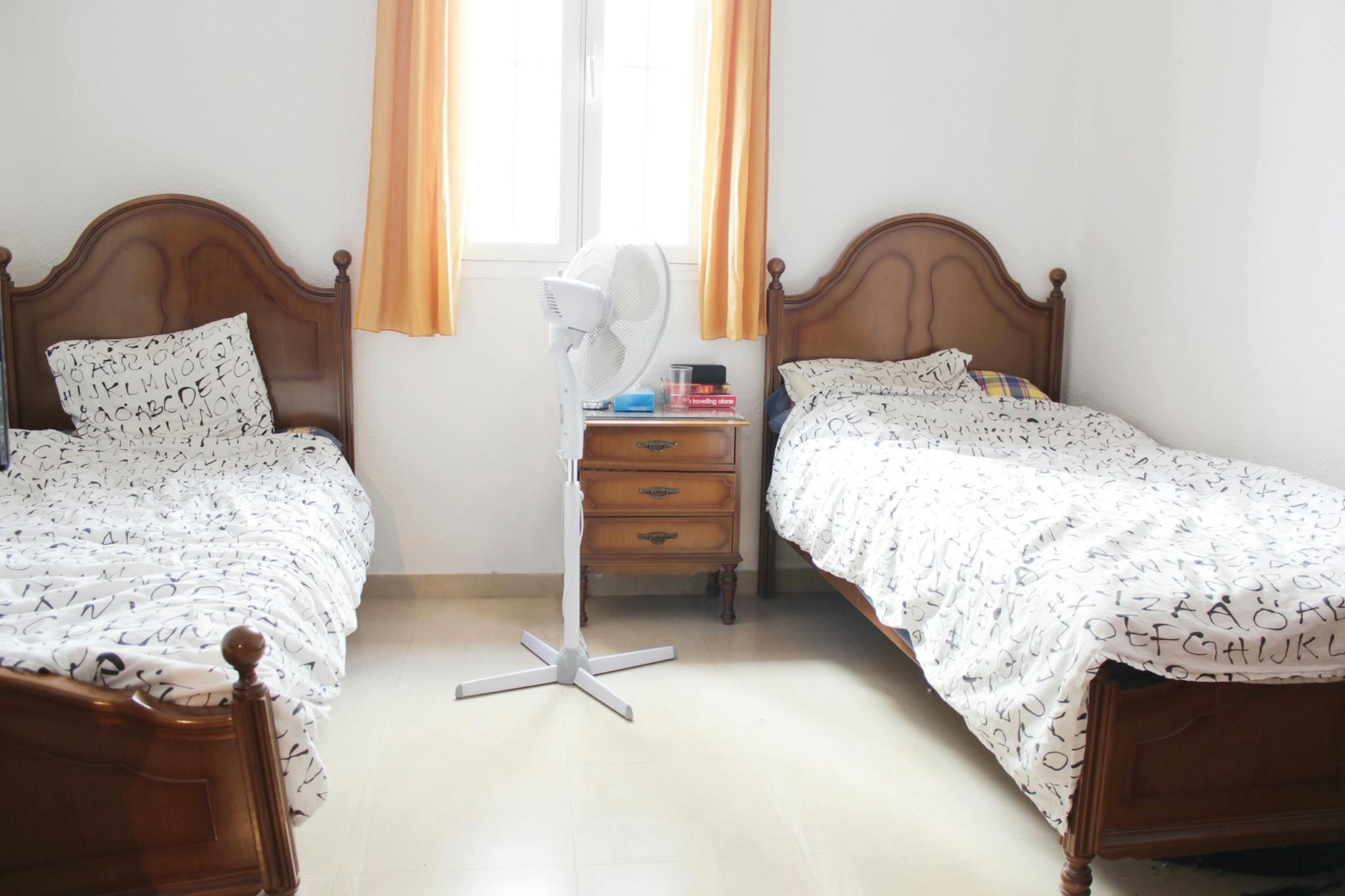 Dormitori de Pis de lloguer en  Sevilla Capital amb Aire condicionat, Moblat i Rentadora