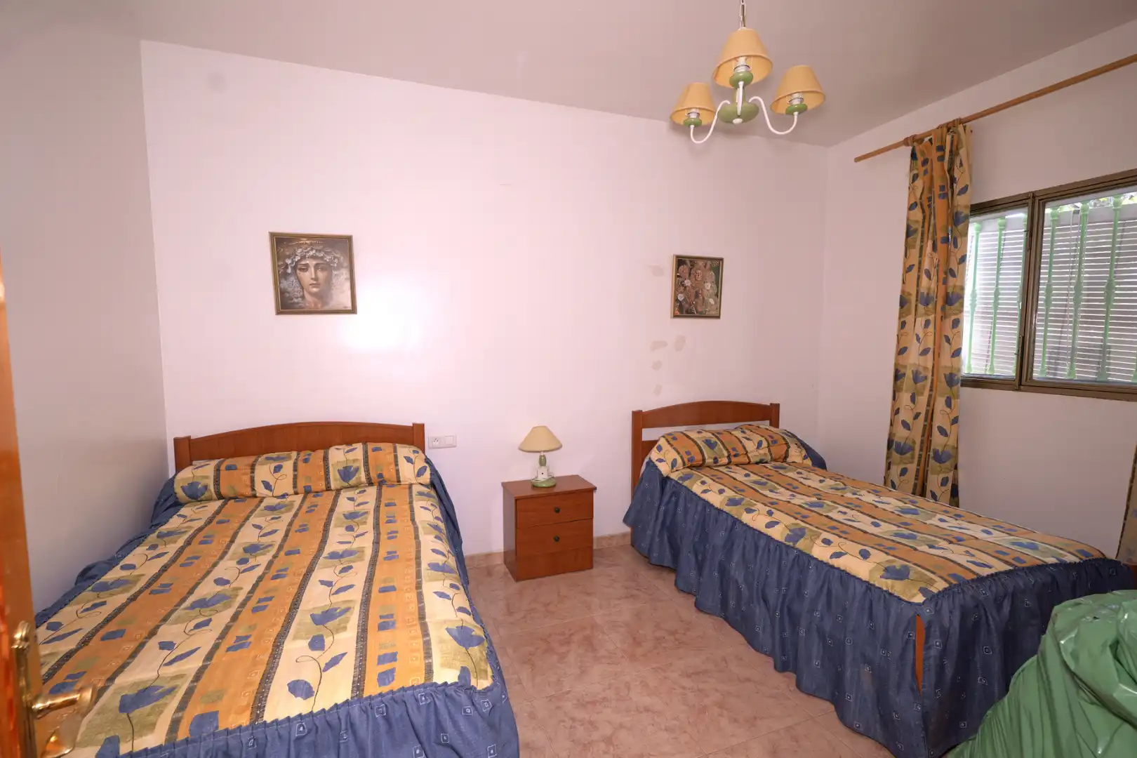 Dormitori de Casa o xalet en venda en Nevada amb Jardí privat, Terrassa i Moblat