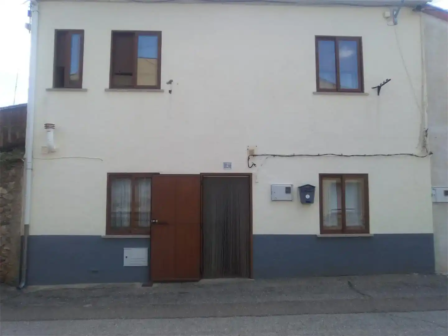 Vista exterior de Casa adosada en venta en Tamames con Amueblado, Horno y Lavadora