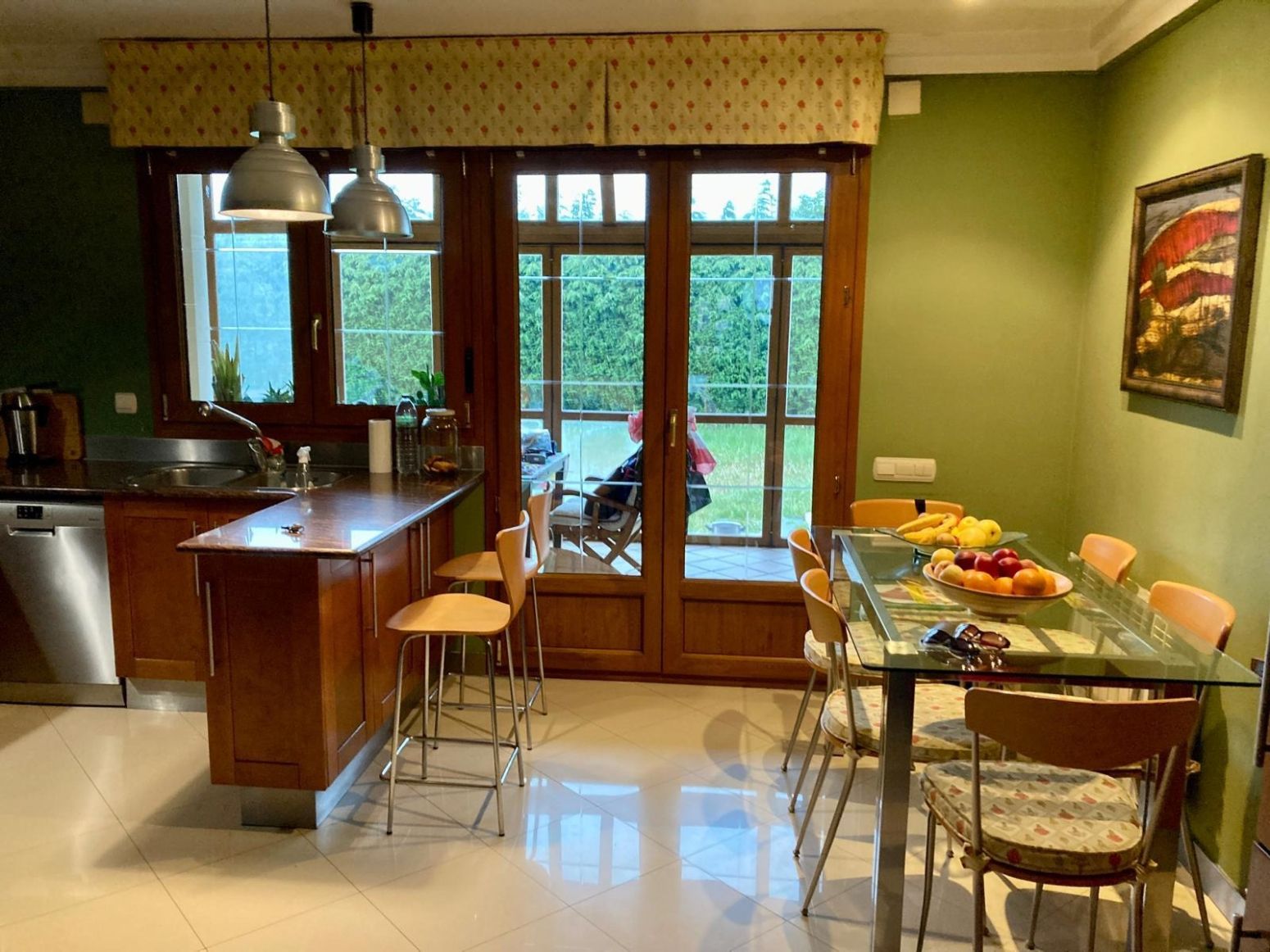 Cuina de Casa o xalet en venda en Avilés amb Calefacció, Parquet i Terrassa