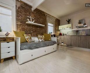 Bedroom of Study to share in  Barcelona Capital  with Air Conditioner and Terrace