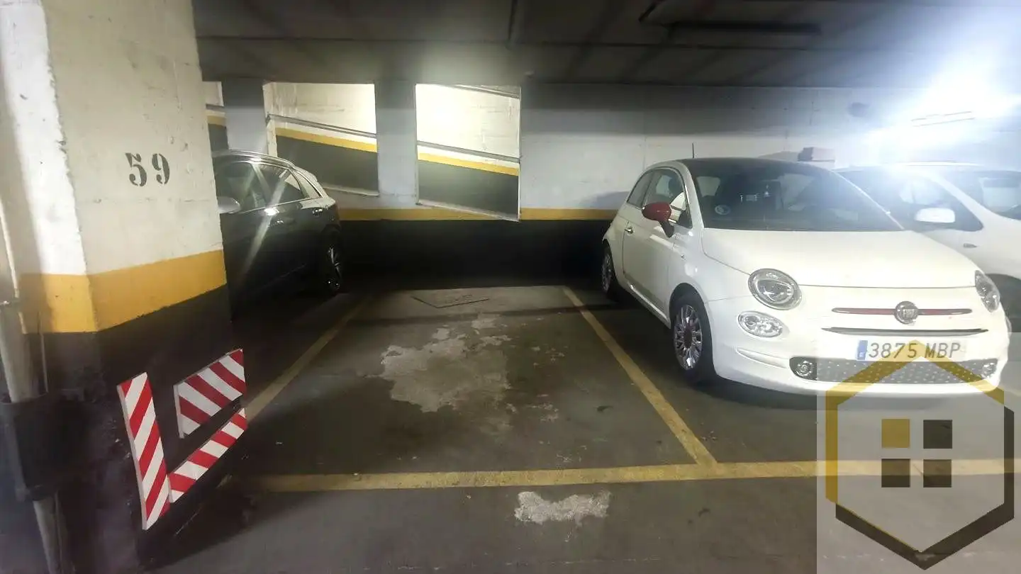 Parking of Flat for sale in Madrid  with Heating, Internet and Community pool
