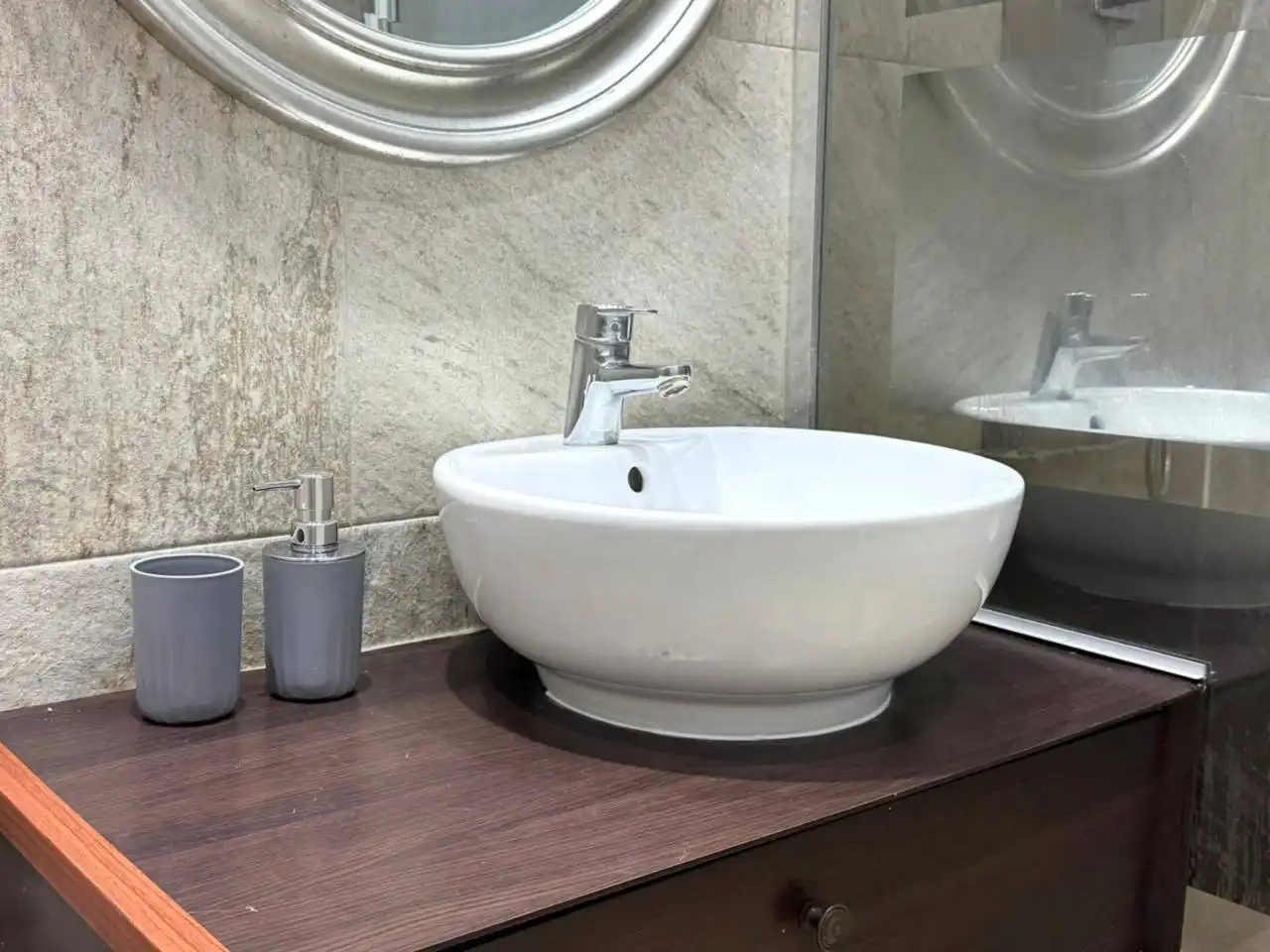 Bany de Pis de lloguer en Barcelona amb Aire condicionat, Calefacció i Moblat