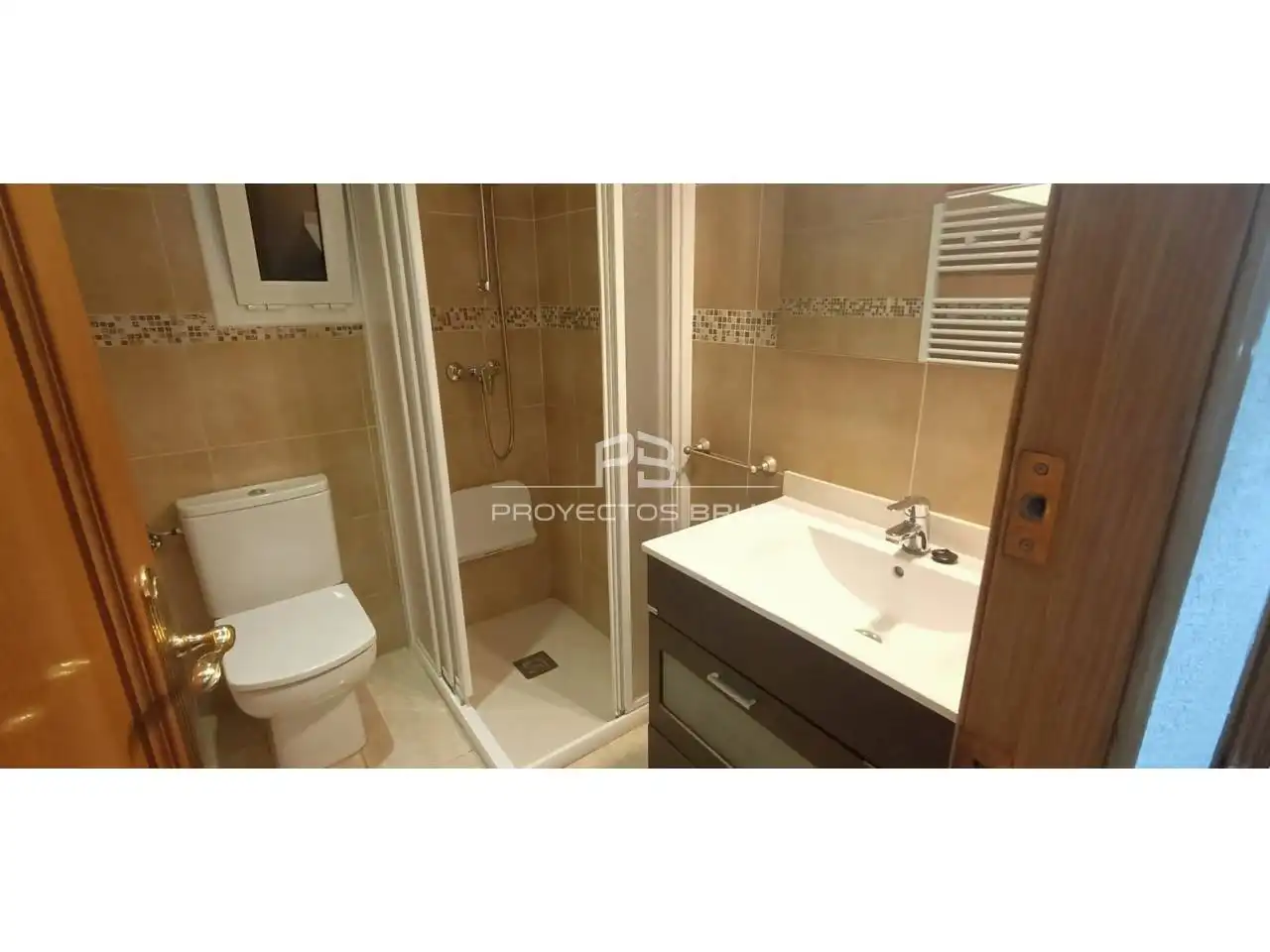 Baño de Piso de alquiler en Esparreguera con Calefacción y Balcón