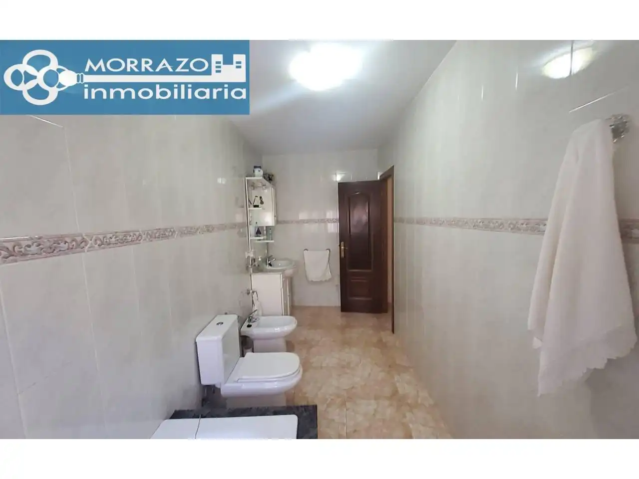Bany de Casa o xalet en venda en Bueu amb Calefacció, Parquet i Moblat