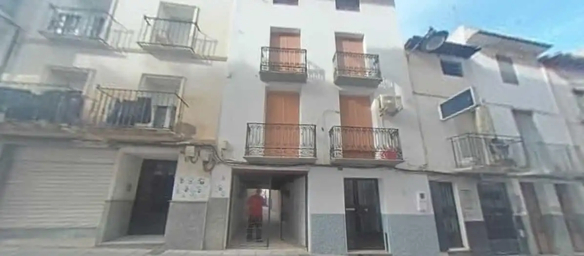 Vista exterior de Local en venta en Baza