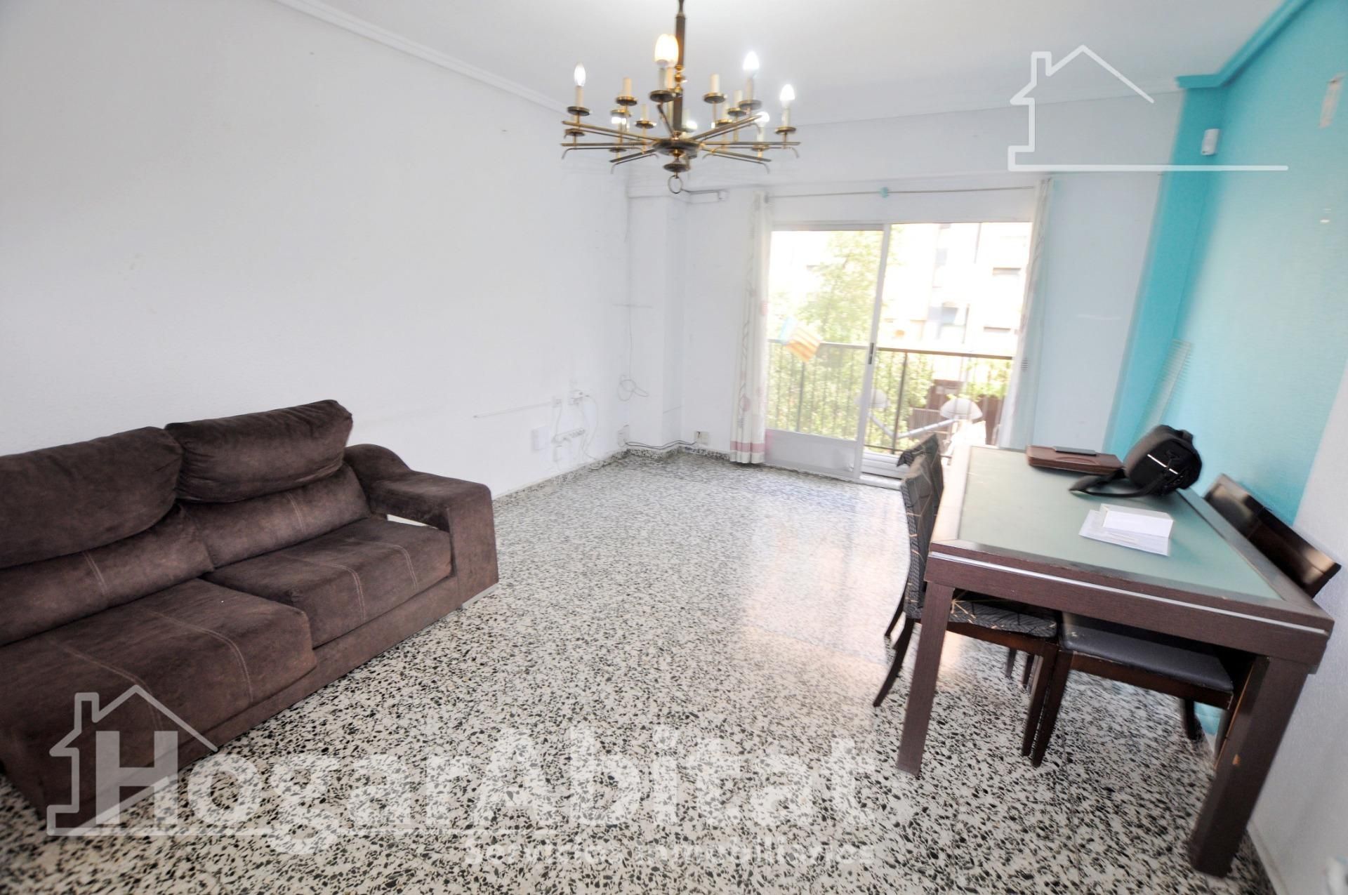 Living room of Flat for sale in  Valencia Capital  with Air Conditioner, Balcony and Alarm