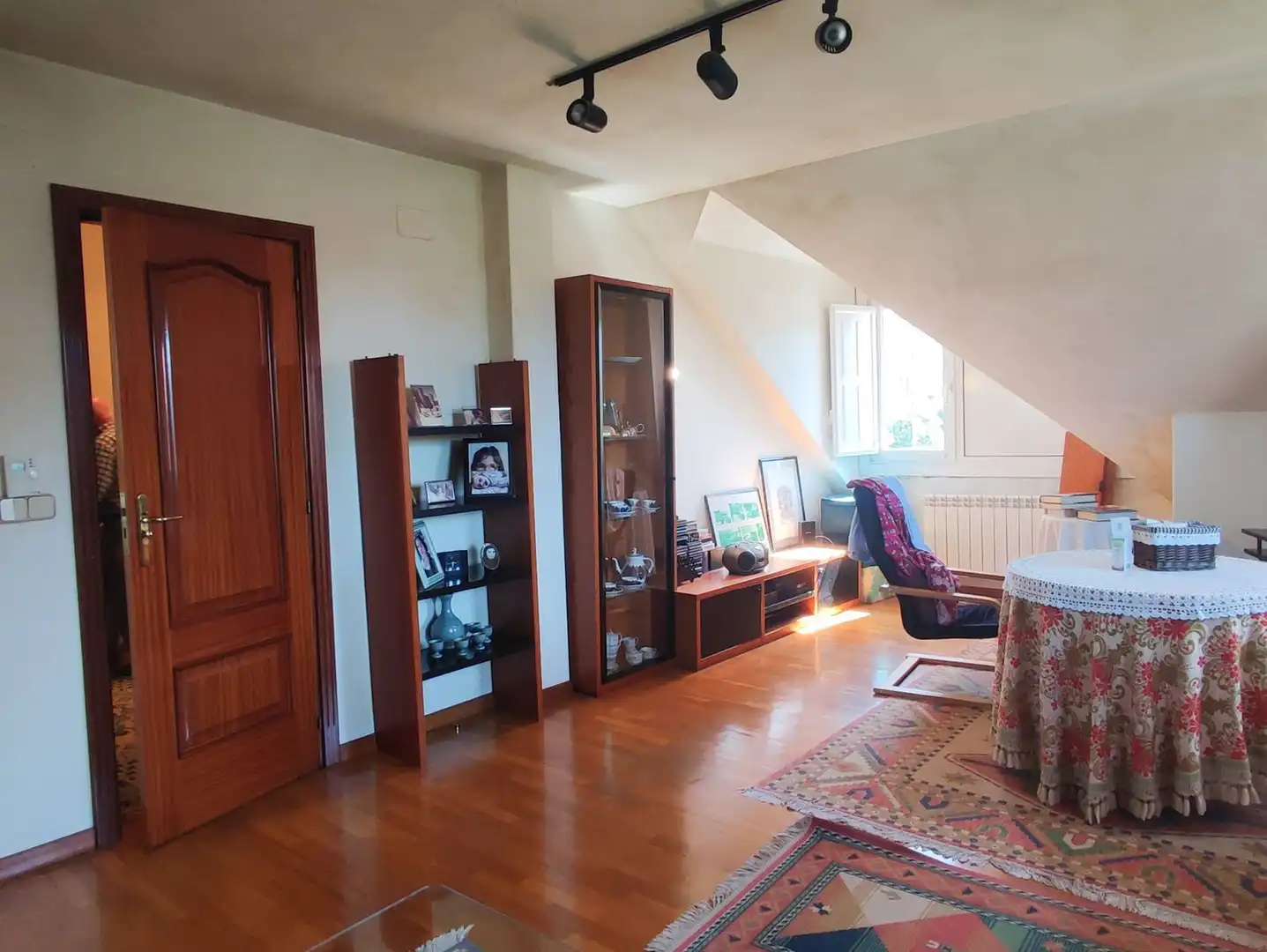 Sala de estar de Casa o chalet en venta en A Coruña Capital  con Calefacción, Jardín privado y Parquet