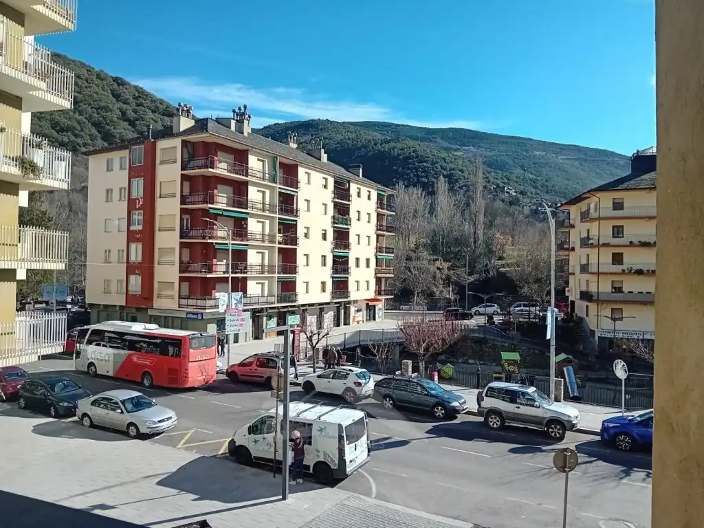 Vista exterior de Piso en venta en Sort con Balcón