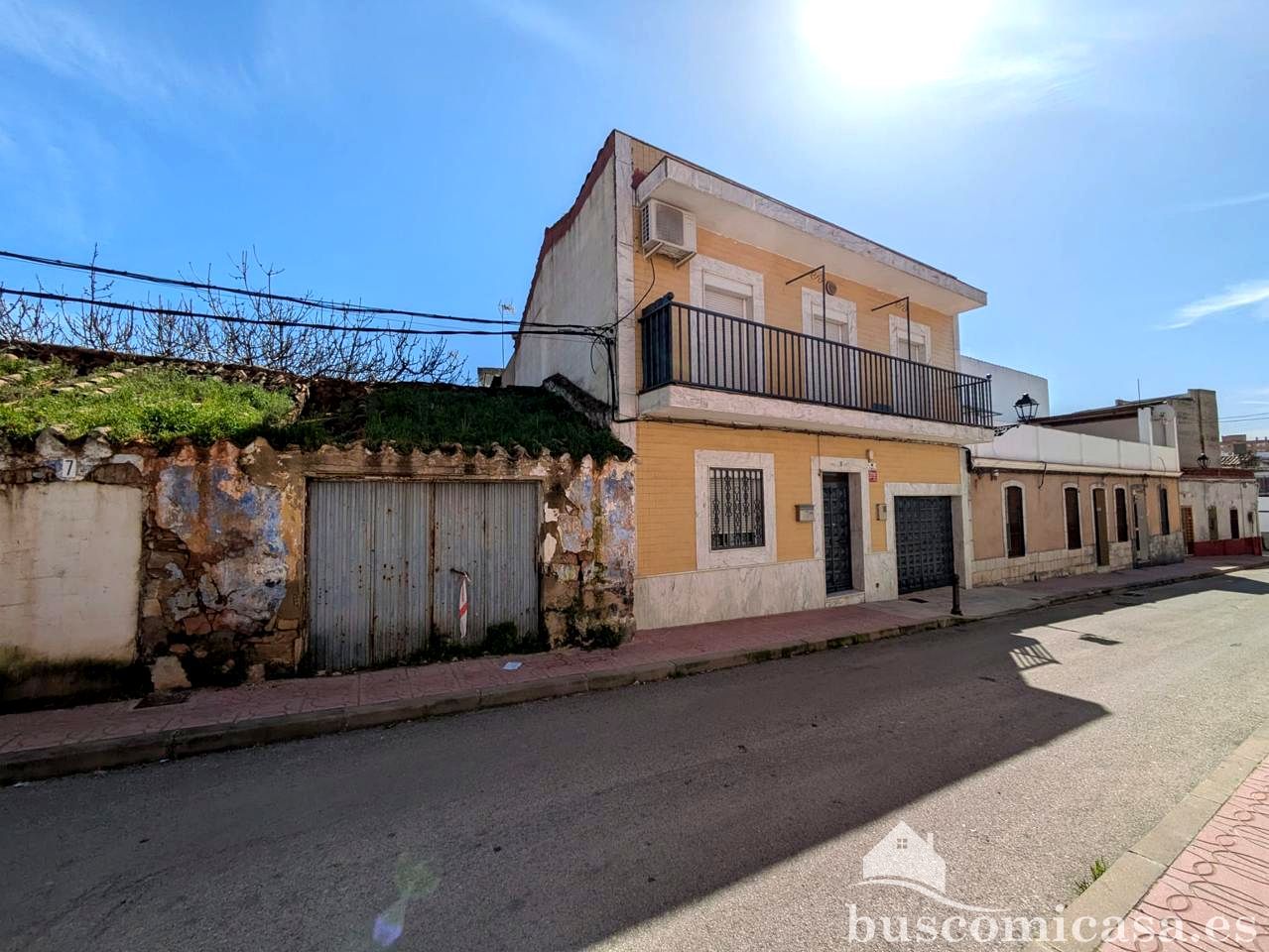 Außenansicht von Residential zum Verkauf in Linares