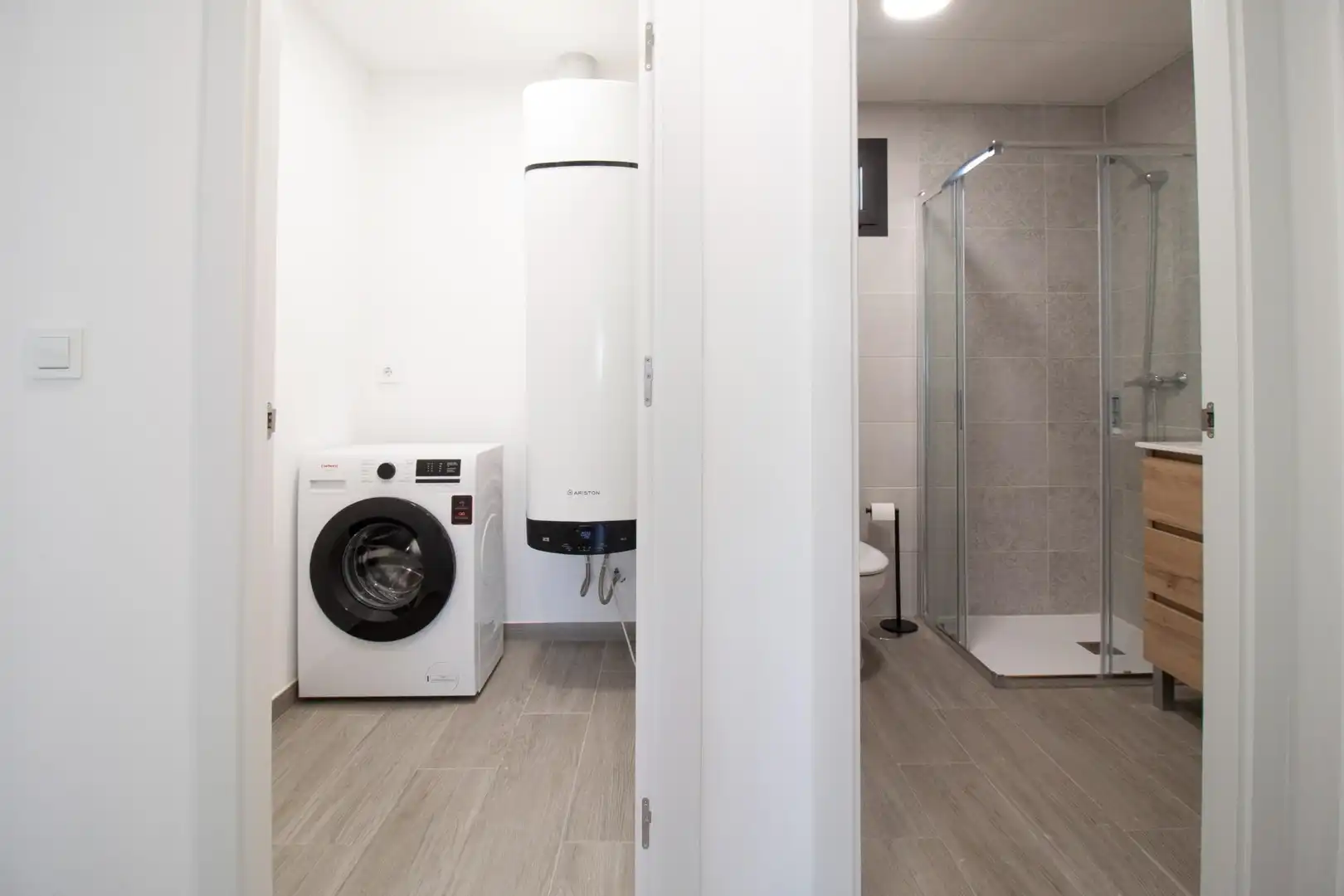 Baño de Piso de alquiler en La Rinconada con Aire acondicionado, Jardín privado y Terraza