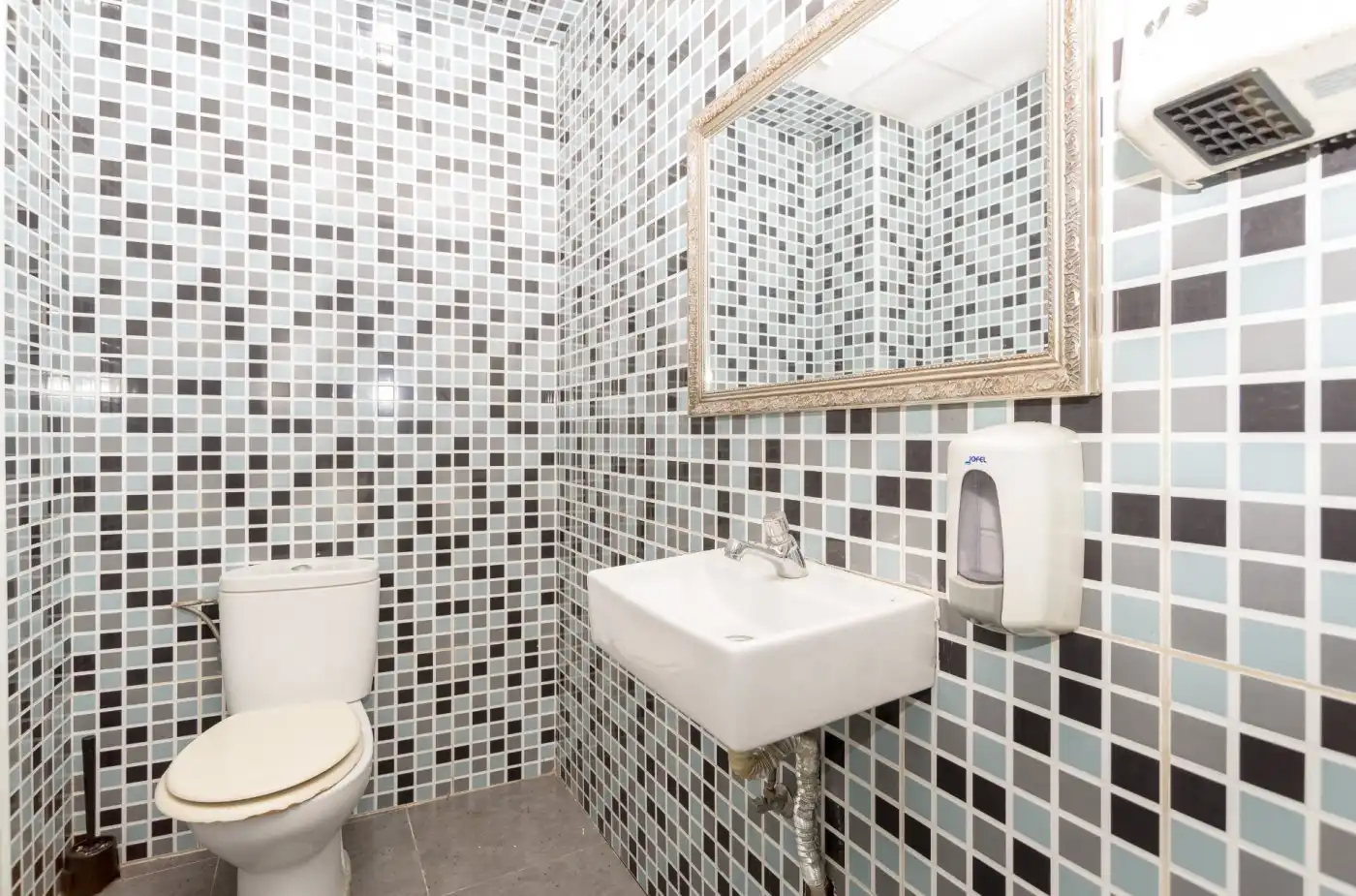 Baño de Local en venta en Torrent con Aire acondicionado y Terraza