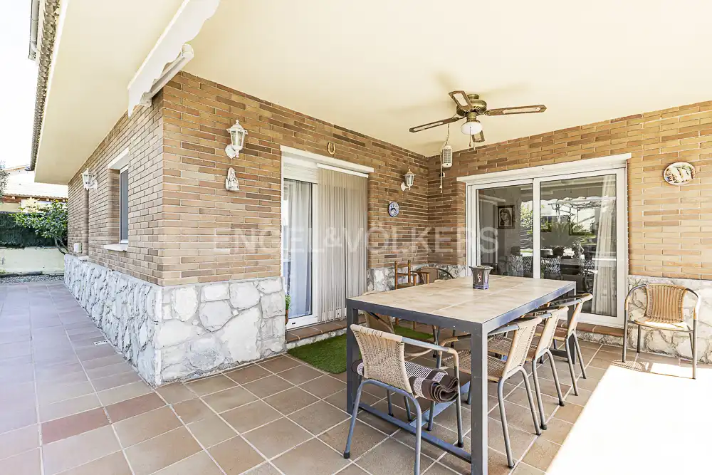 Terrassa de Casa o xalet en venda en La Torre de Claramunt amb Aire condicionat, Calefacció i Jardí privat