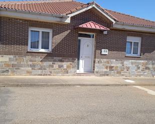 Vista exterior de Casa o xalet en venda en Luyego amb Terrassa