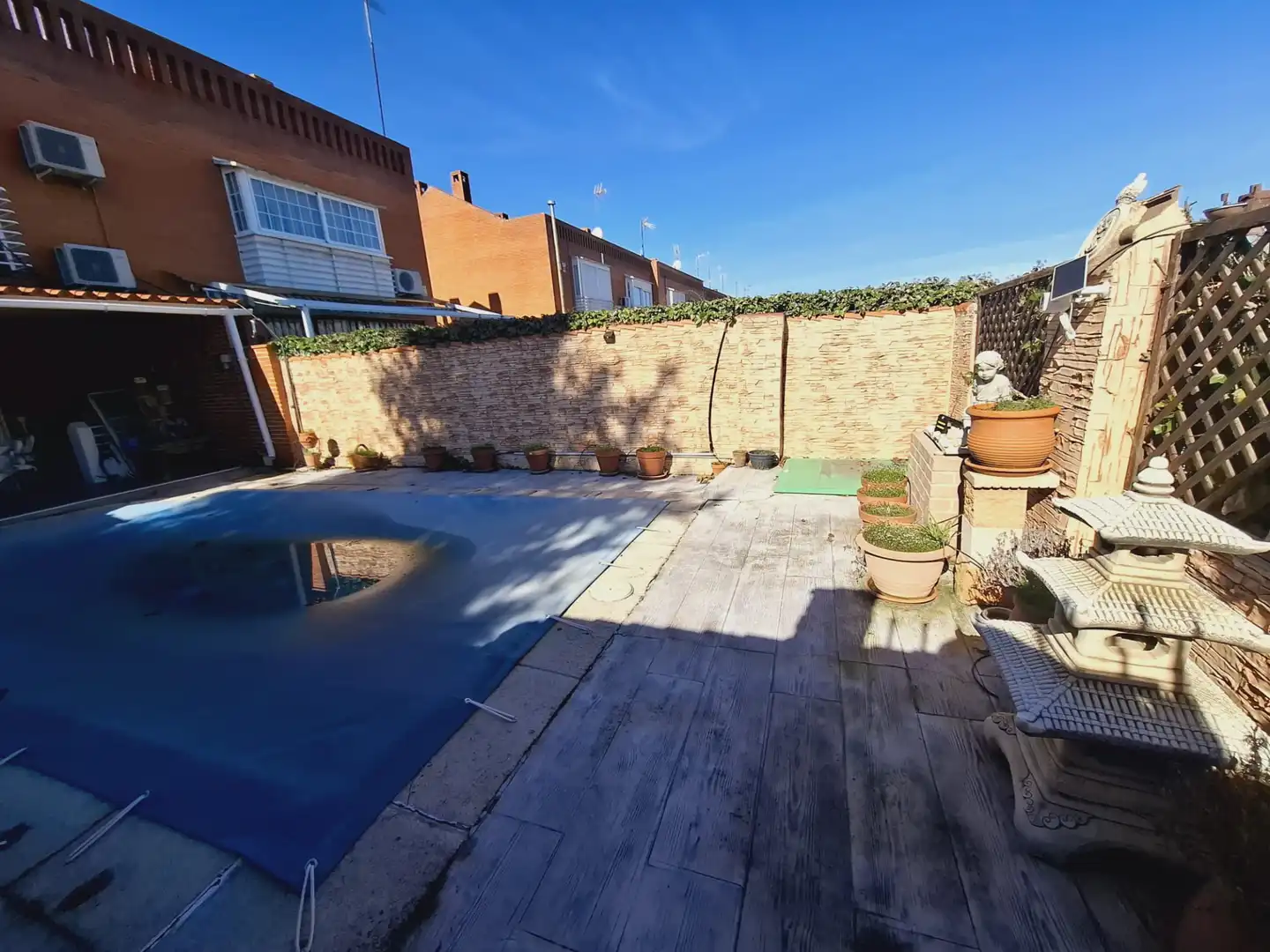 Piscina de Casa adosada en venta en Villaviciosa de Odón con Aire acondicionado, Calefacción y Jardín privado