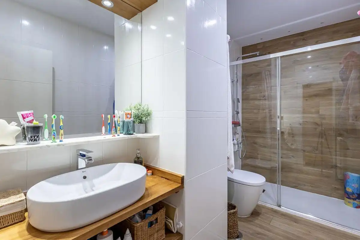 Badezimmer von Wohnung zur Miete in Granada mit Heizung und Terrasse